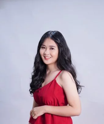 Nhận thiết kế các ấn phẩm 2D , chụp ảnh studio và ngoại cảnh .